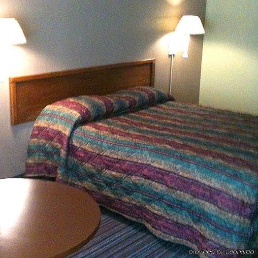 Relax Inn Augusta Room photo